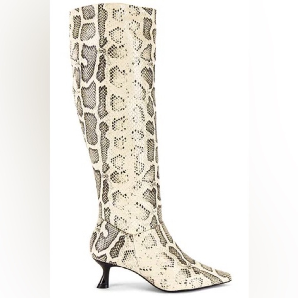 Jonathan Boot in Grey Snake